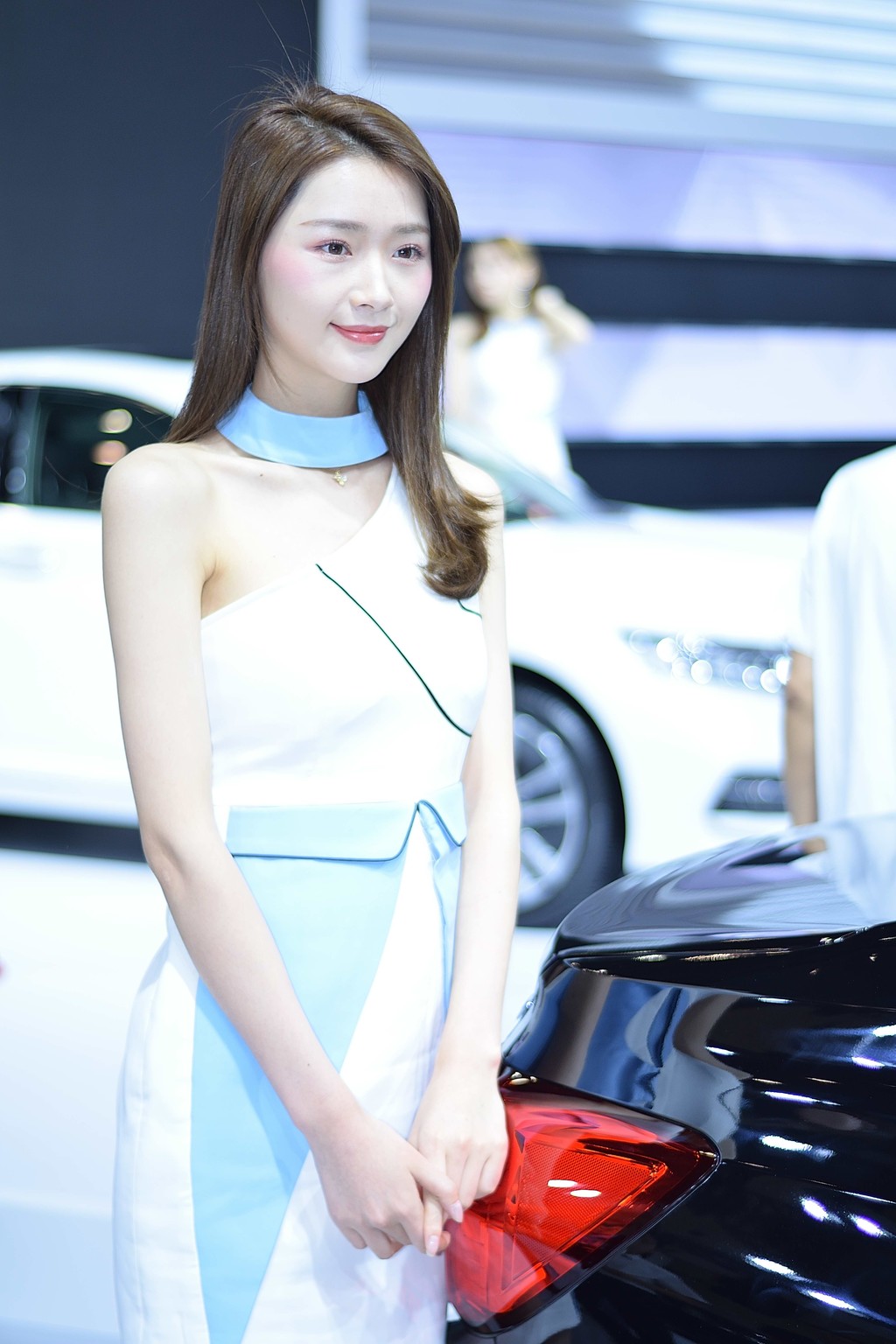 韩国美女车模迷人笑容完美身材中原国际车展写真  第8张