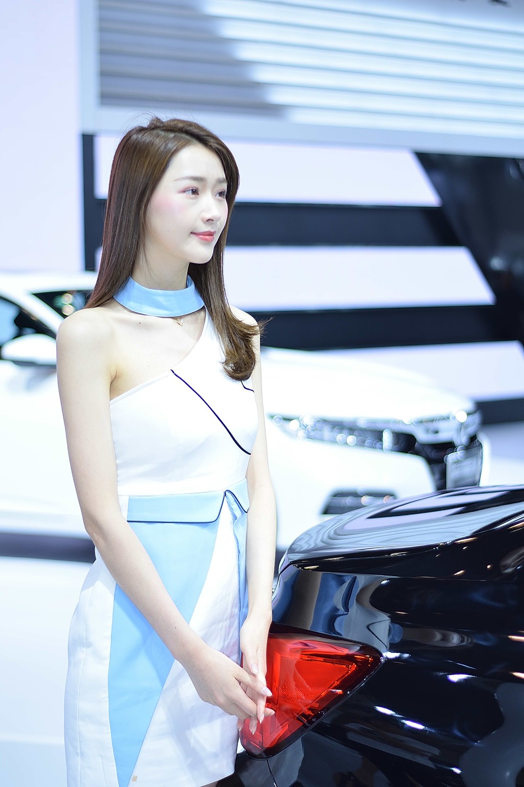 韩国美女车模迷人笑容完美身材中原国际车展写真  第9张