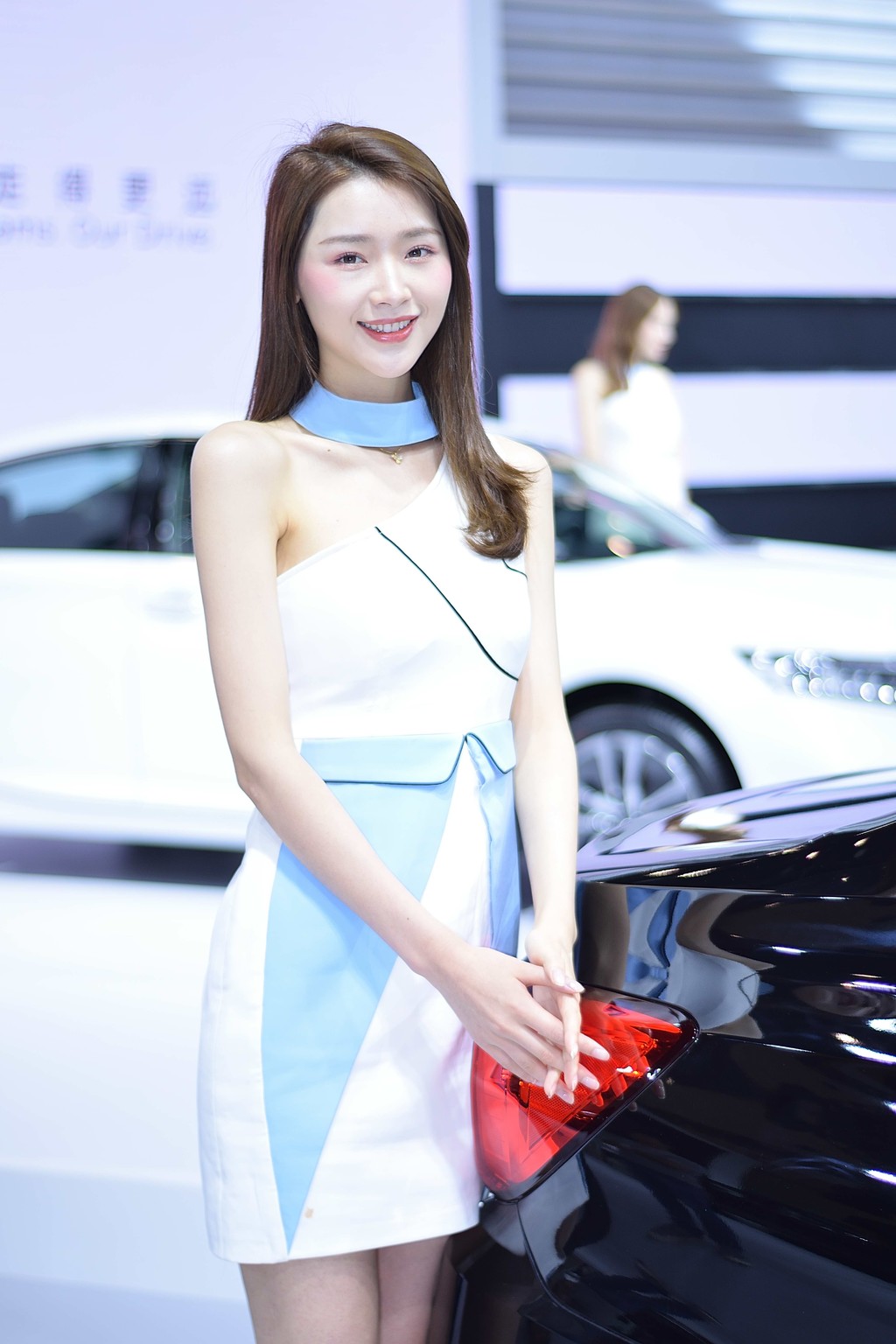 韩国美女车模迷人笑容完美身材中原国际车展写真  第10张