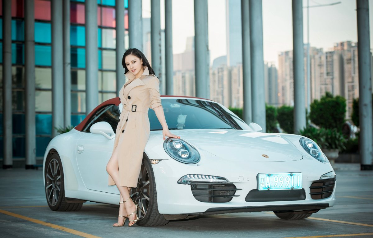 中国第一美女车模厉雯娜傲人事业线写真  第4张