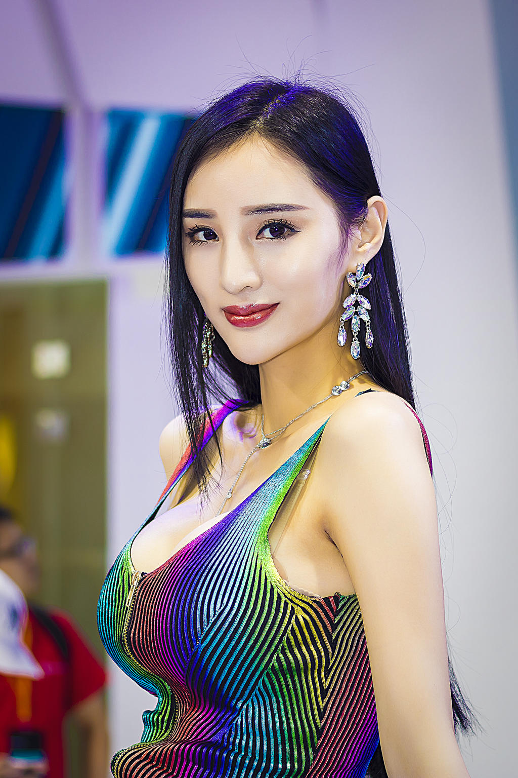 身材前凸后翘曲线玲珑有致的豪车美女香艳美女套图  第5张