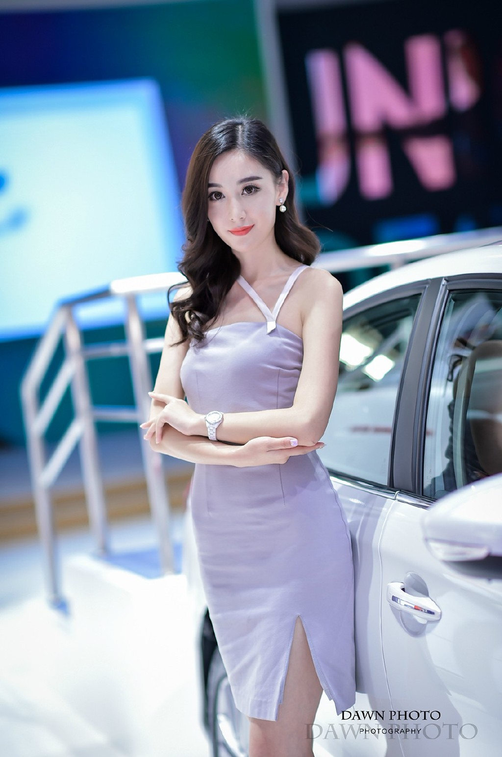 2015广州国际车展上的超短车模  第2张