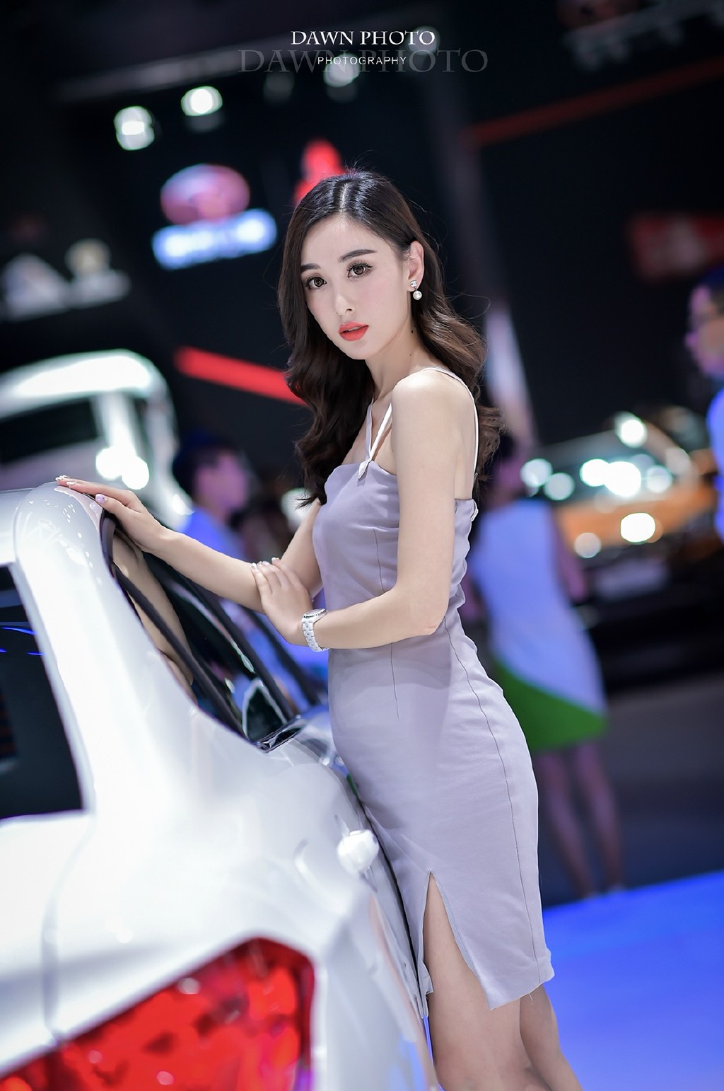 2015广州国际车展上的超短车模  第5张