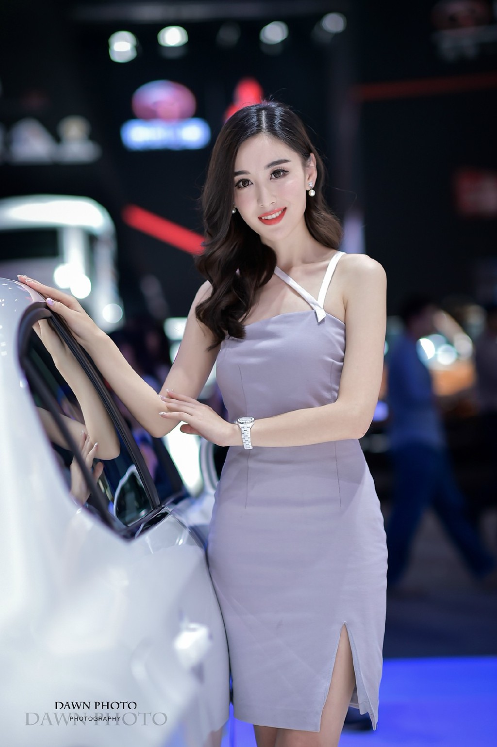 2015广州国际车展上的超短车模  第6张