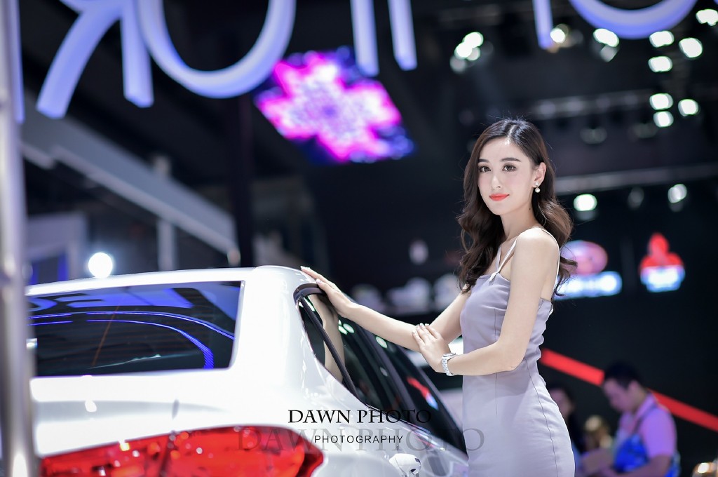 2015广州国际车展上的超短车模  第9张