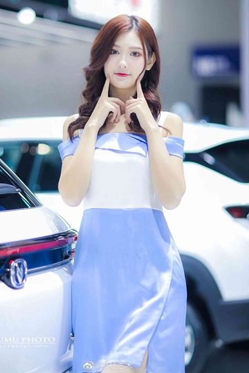 美女车模高跟丝袜美腿玉足私拍