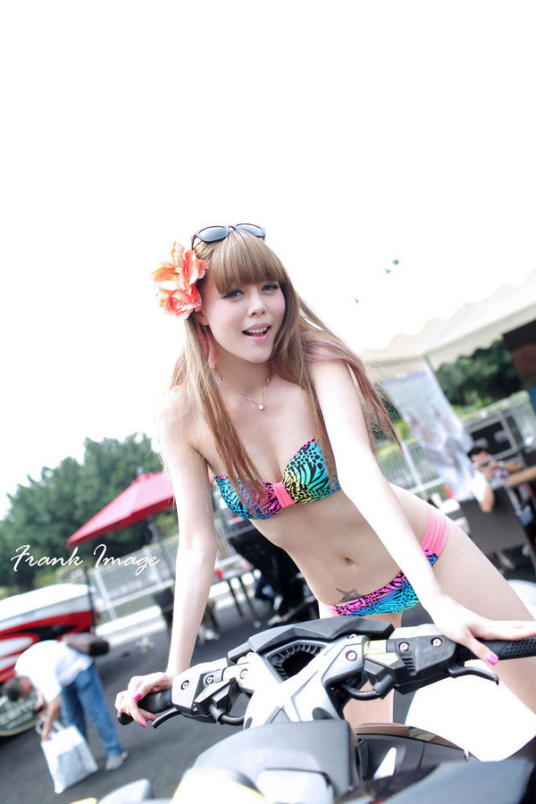 美女模特绚丽比基尼  第8张