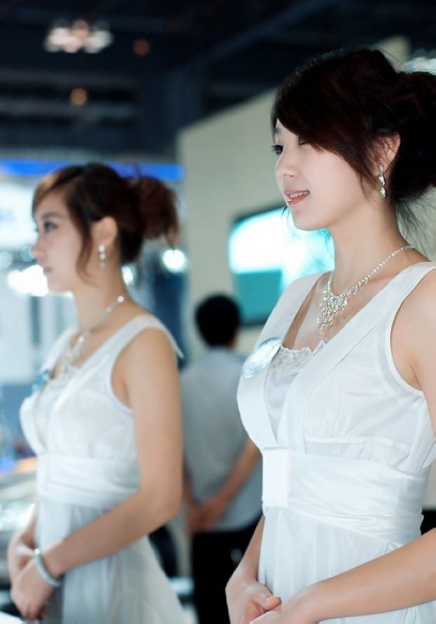 靓丽车模迷人笑靥  第2张