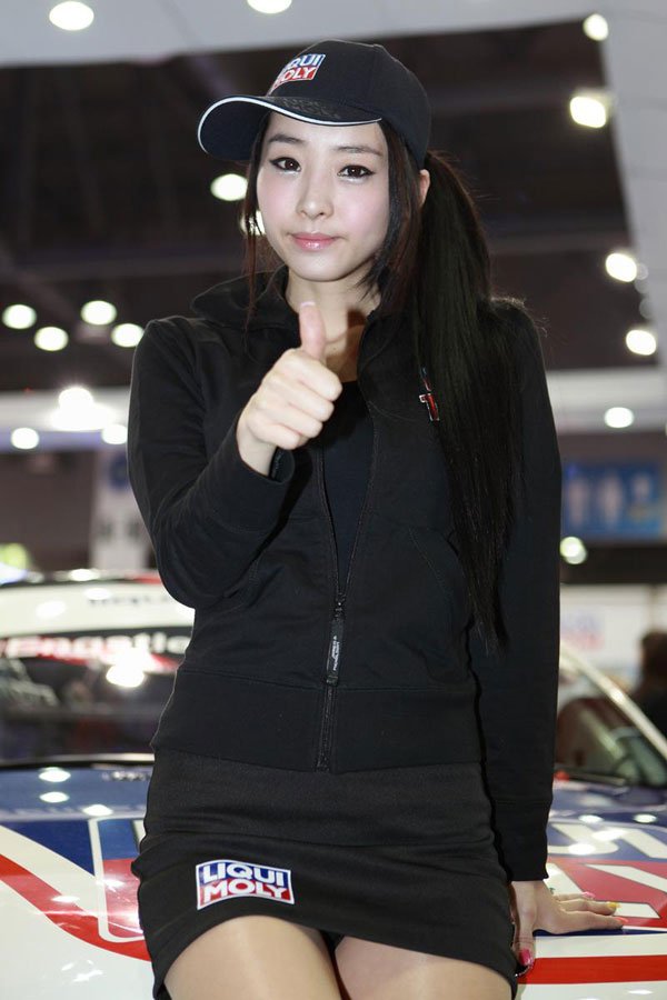 韩国美女车模徐有珍  第5张