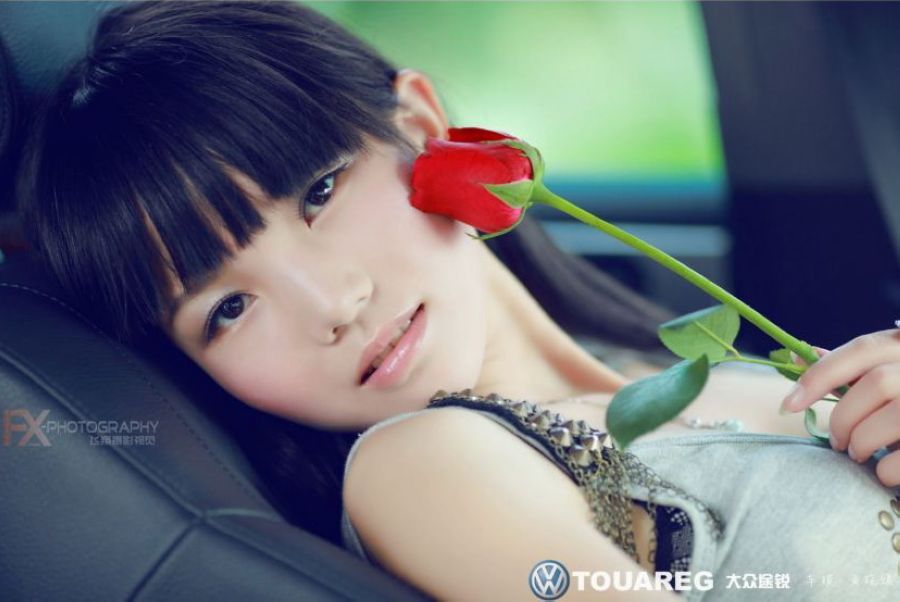 青涩女孩最正清纯车模  第8张