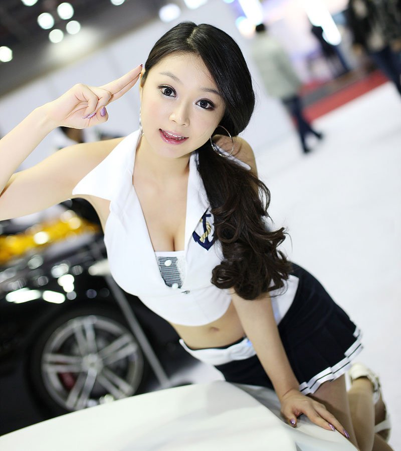 韩国美女车模李恩瑞高清图片  第2张