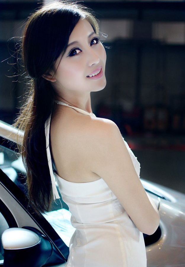 白嫩气质车模索蕾娜展台  第6张