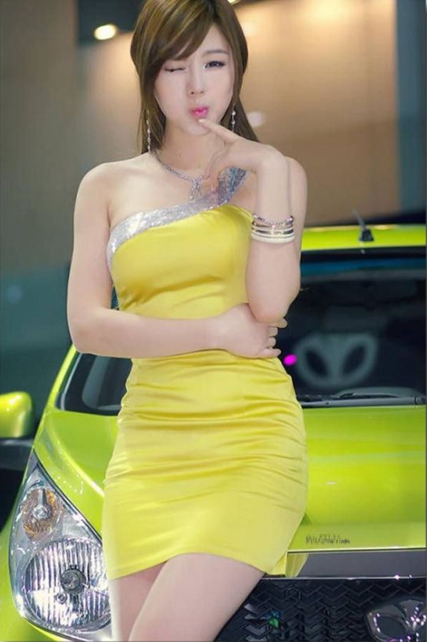 迷人车模喷血性感写真  第9张