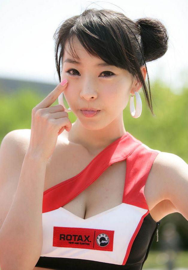 韩国可爱美女车模徐有珍