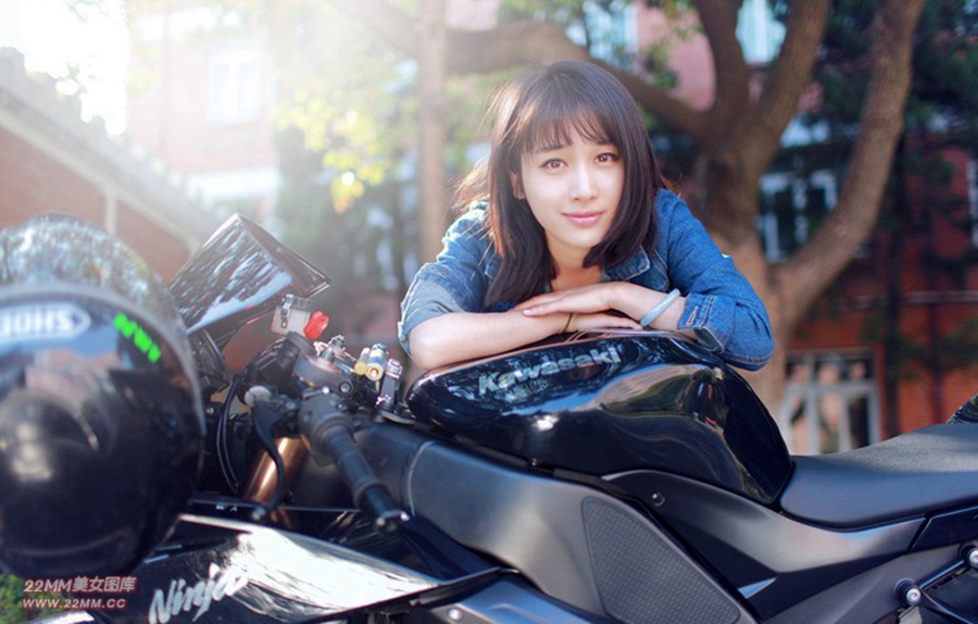 清纯机车美女模特