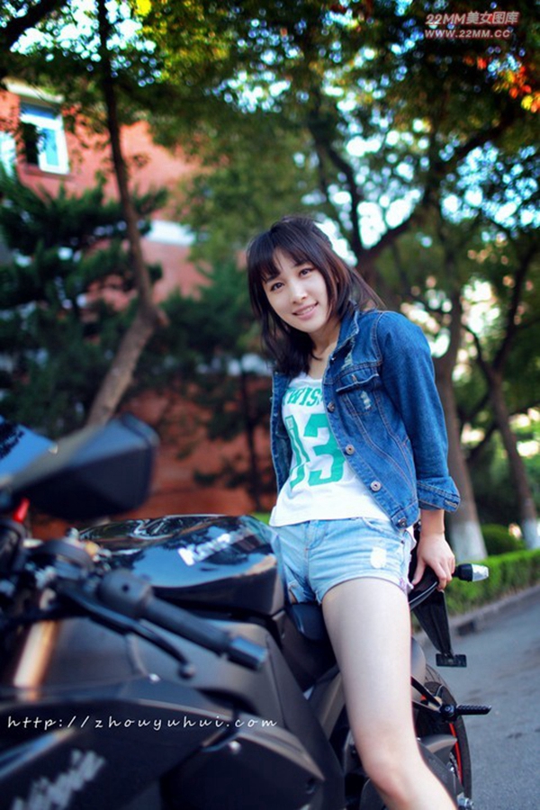 清纯机车美女模特  第7张