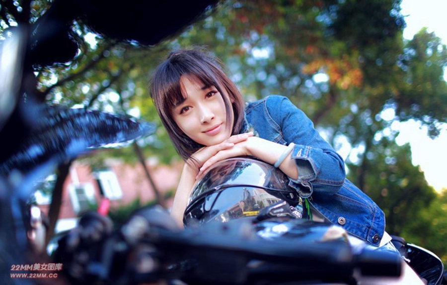 清纯机车美女模特  第8张