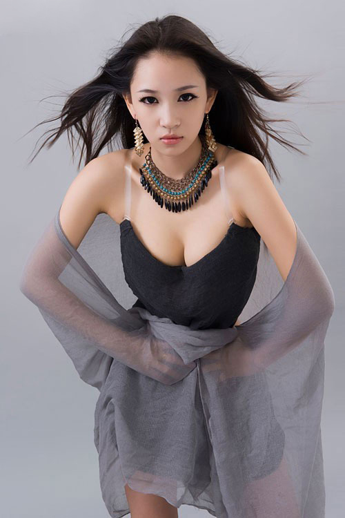 黑衣美女模特妖娆身材  第10张