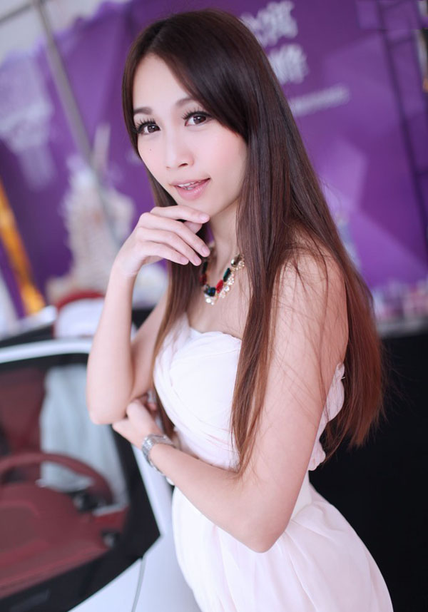 笑容甜美的车模美女高清图片  第6张
