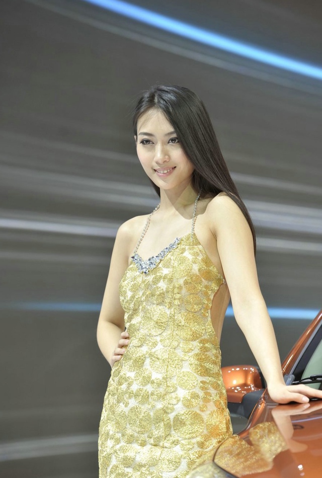 靓丽光鲜的车模美女高清图片  第4张