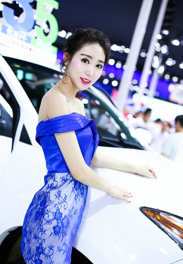 2015成都车展模特青花瓷连衣裙气质写真  第6张