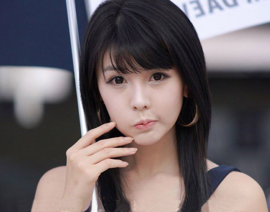 韩国绝色美女车模李智友  第8张