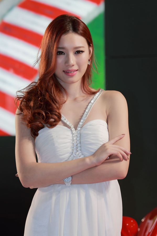 成都车展美女云集  第9张