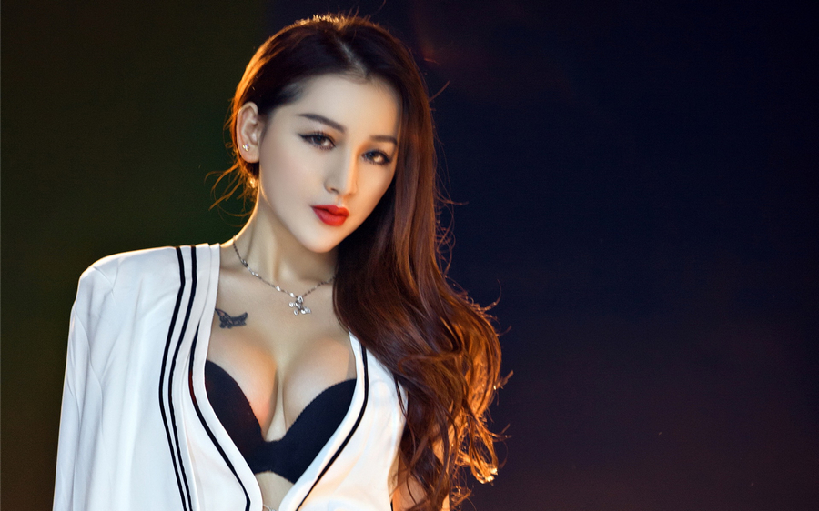 奔驰美女模特沈璐  第9张