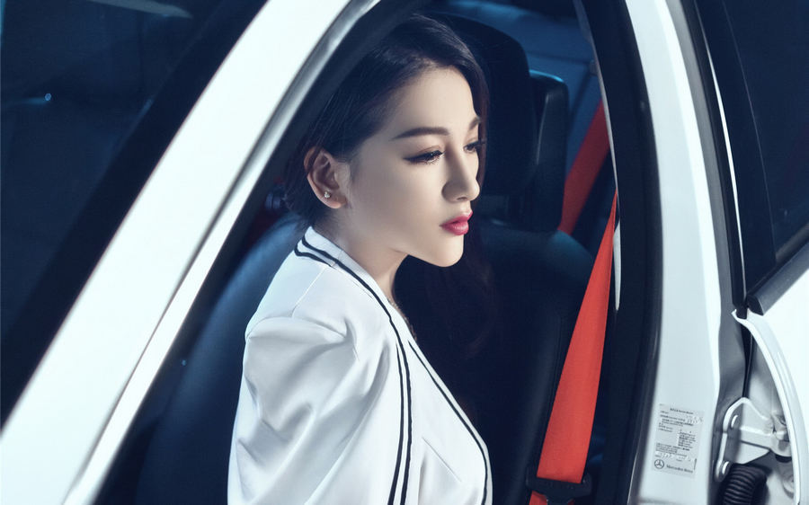 奔驰美女模特沈璐  第10张