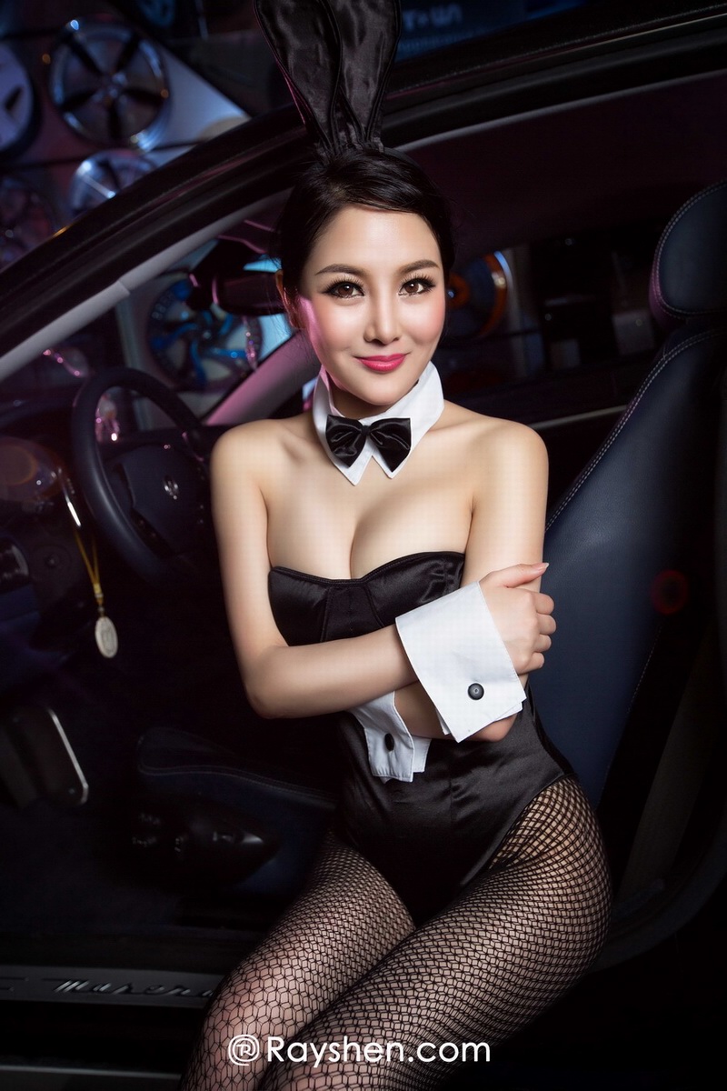 娇艳兔女郎的豪车  第7张