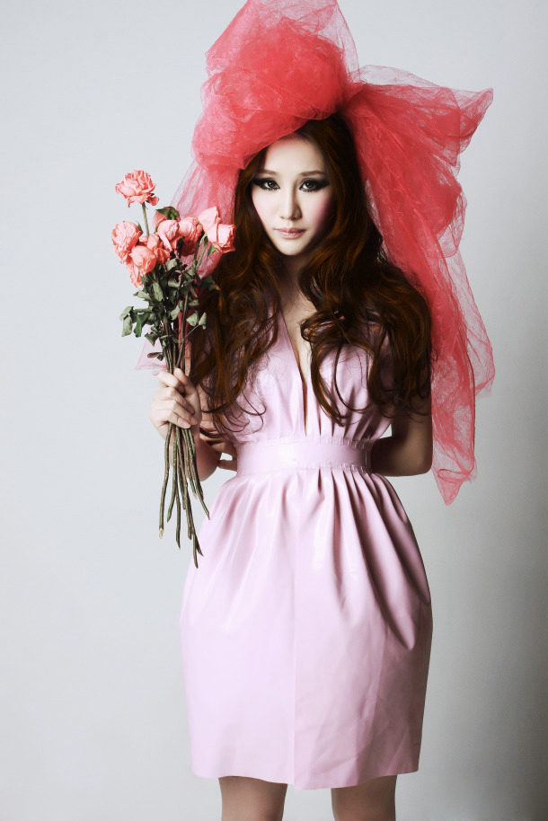 粉红俏皮美女模特